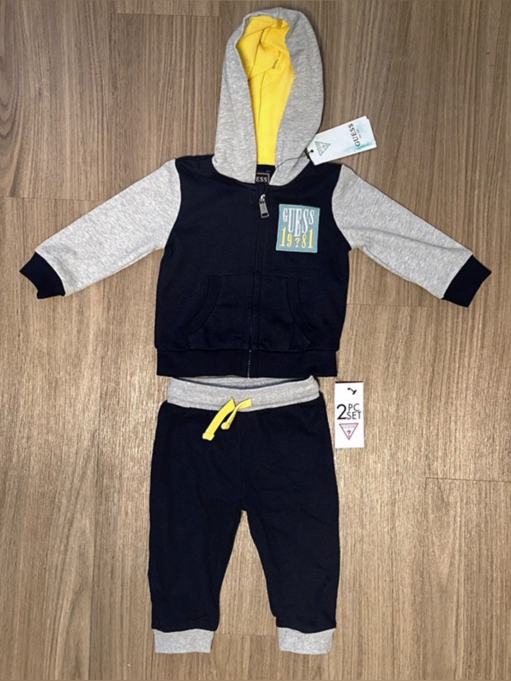 Guess Navy, Gray & Yellow Kids Hoodie Jogger Set Size: 6-9 Months